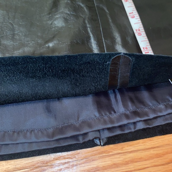 RARE✨Excellent Preworn Condition✨GAP Genuine Leather Skirt. Size 0. BLACK - Picture 10 of 10